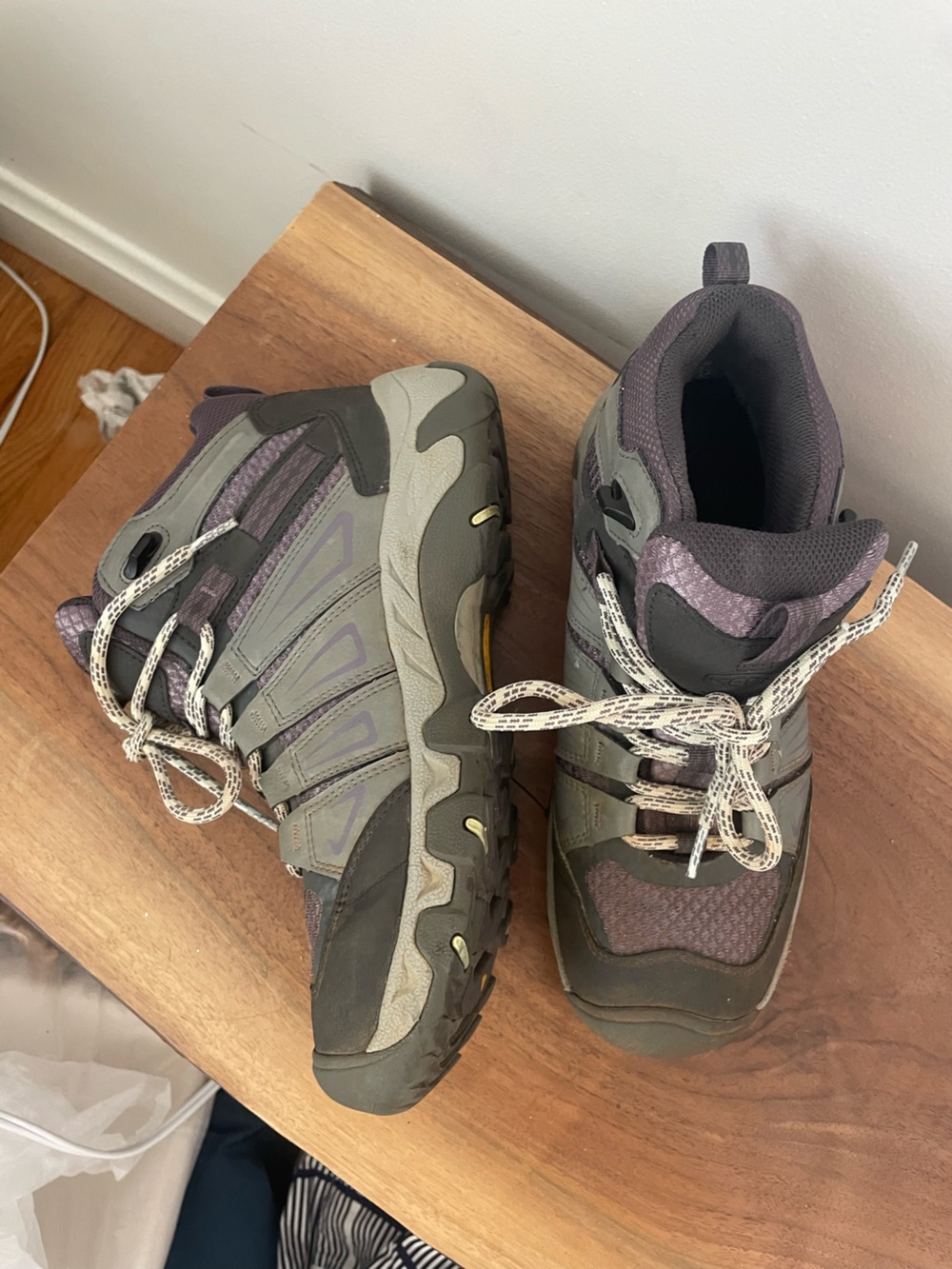 KEEN Women's Oakridge Mid Waterproof Boots Size 8 Purple Grey Hiking Outdoors